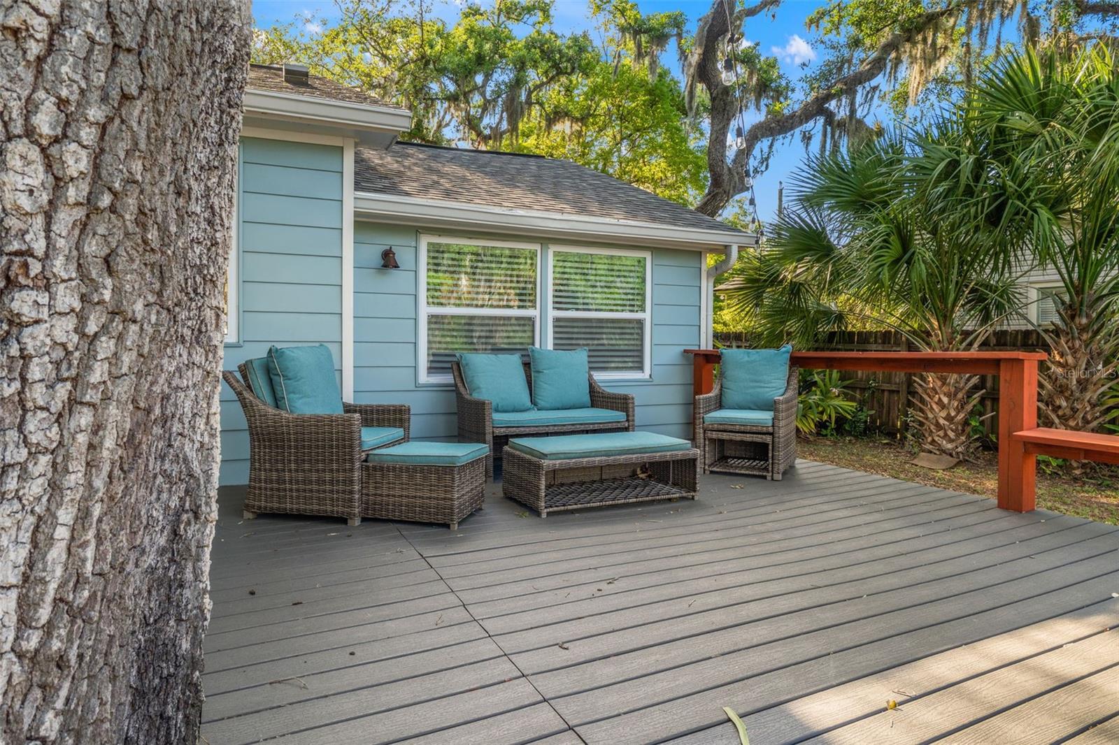 1502 E PARK CIR, TAMPA, FL — photo 46