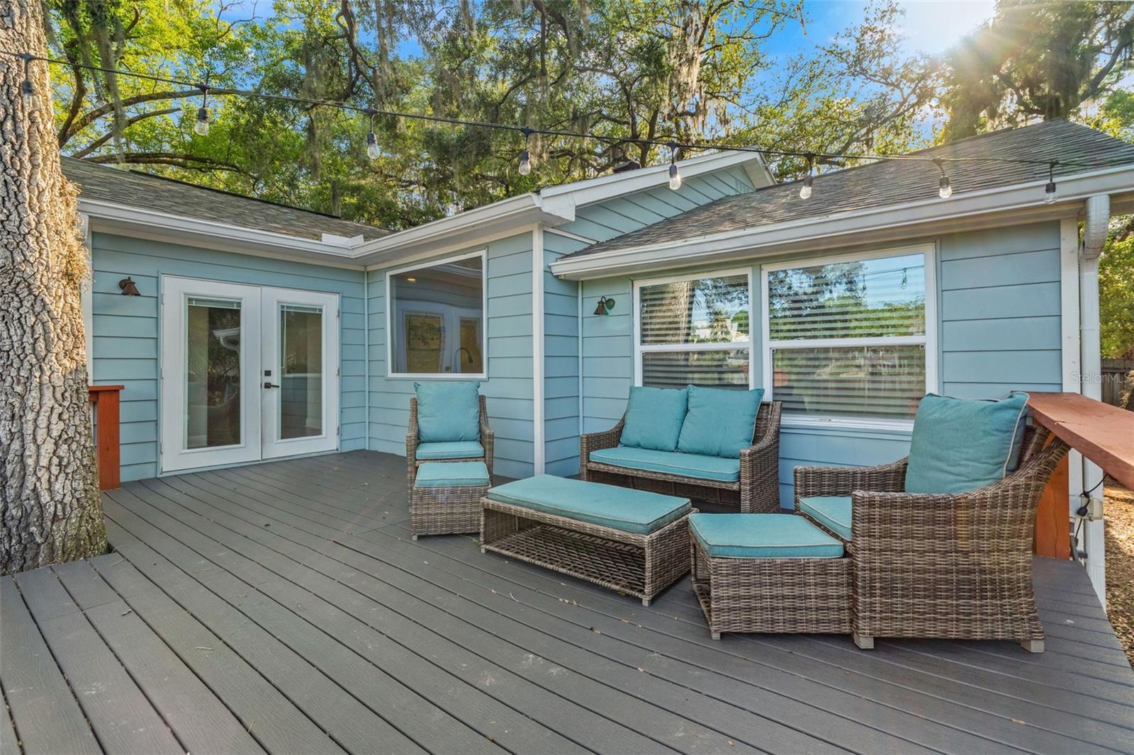 1502 E PARK CIR, TAMPA, FL — photo 47