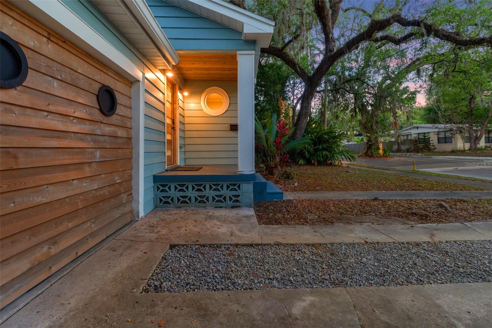 1502 E PARK CIR, TAMPA, FL — photo 56