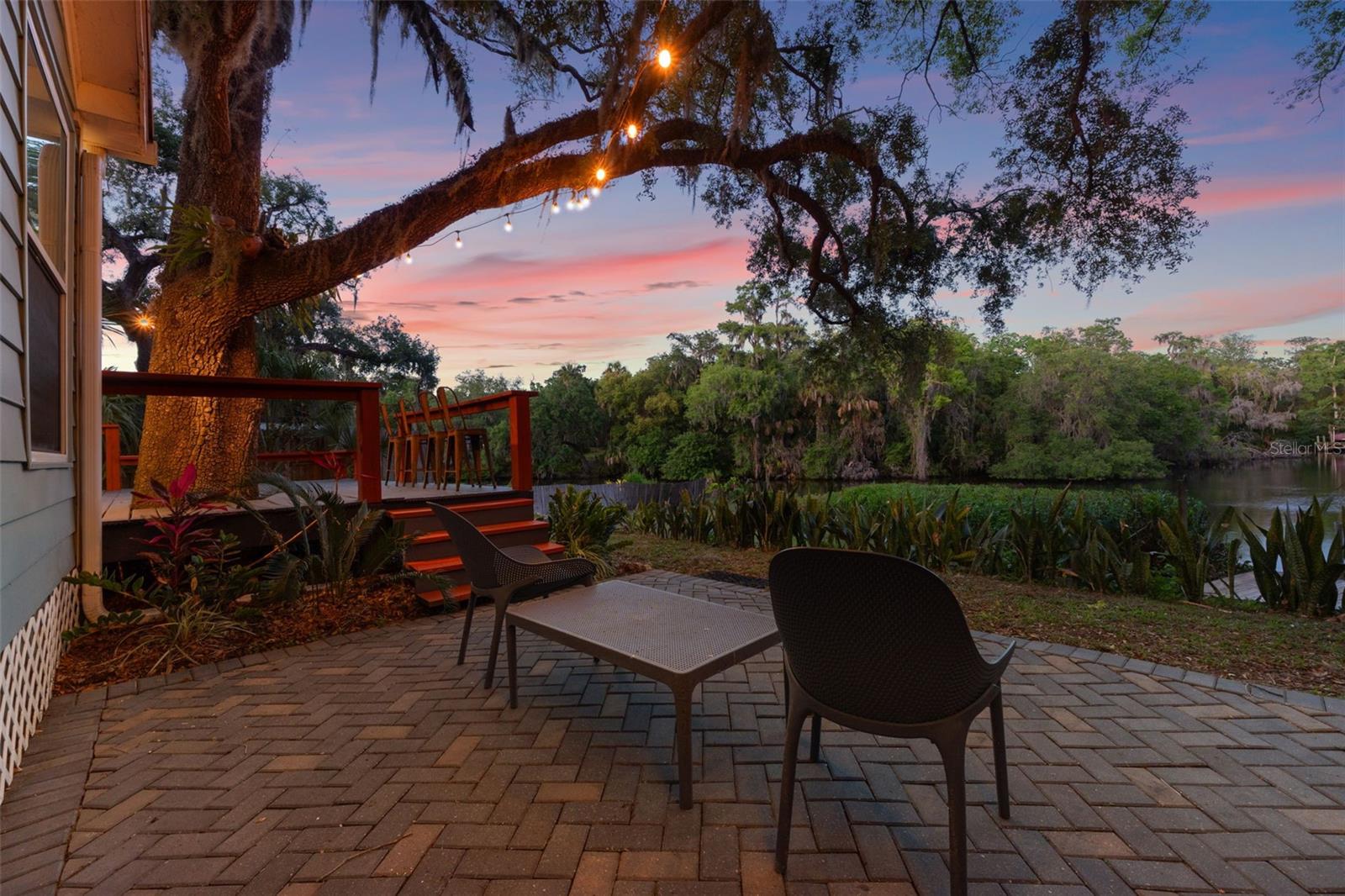1502 E PARK CIR, TAMPA, FL — photo 61