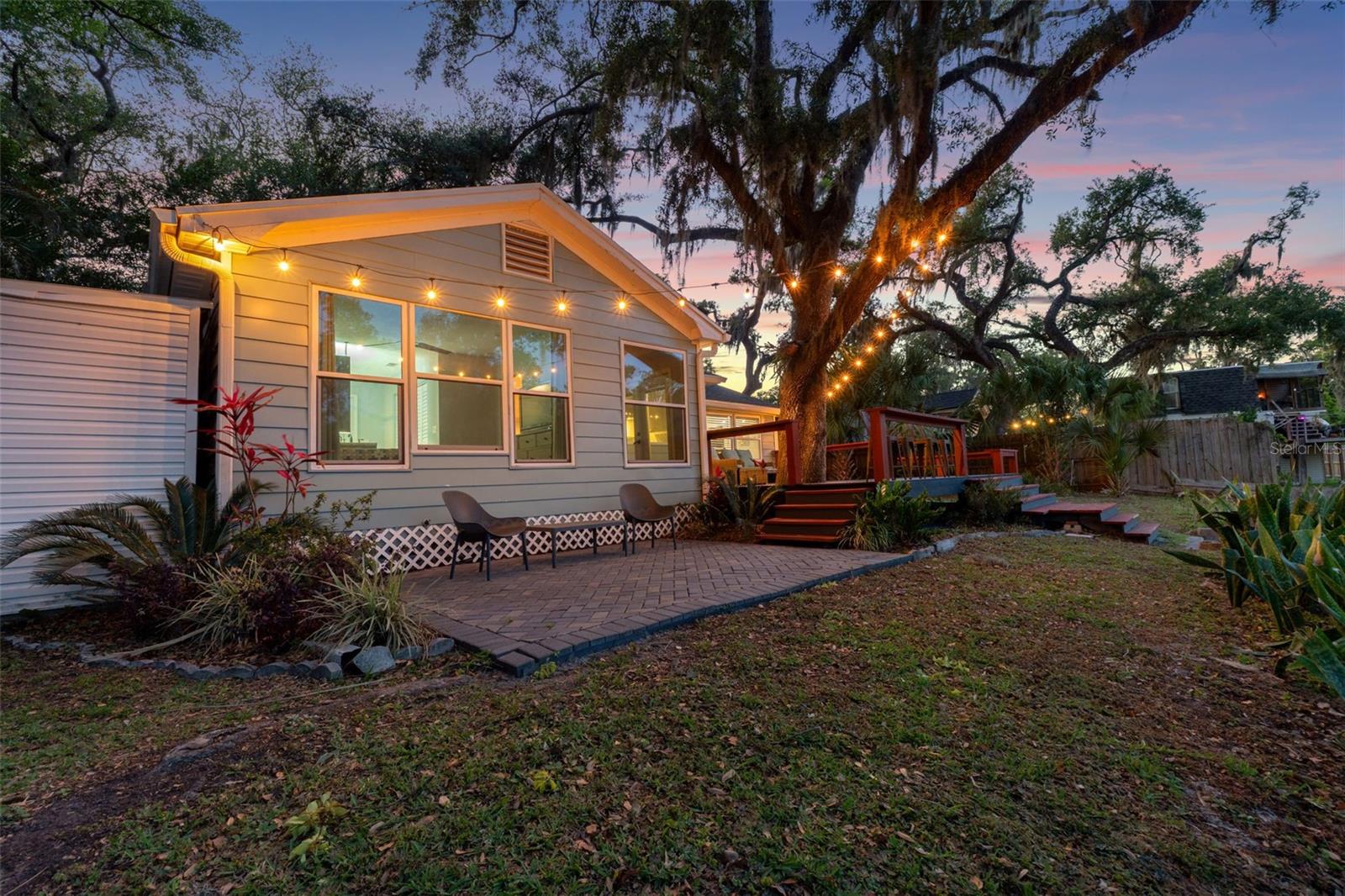 1502 E PARK CIR, TAMPA, FL — photo 63