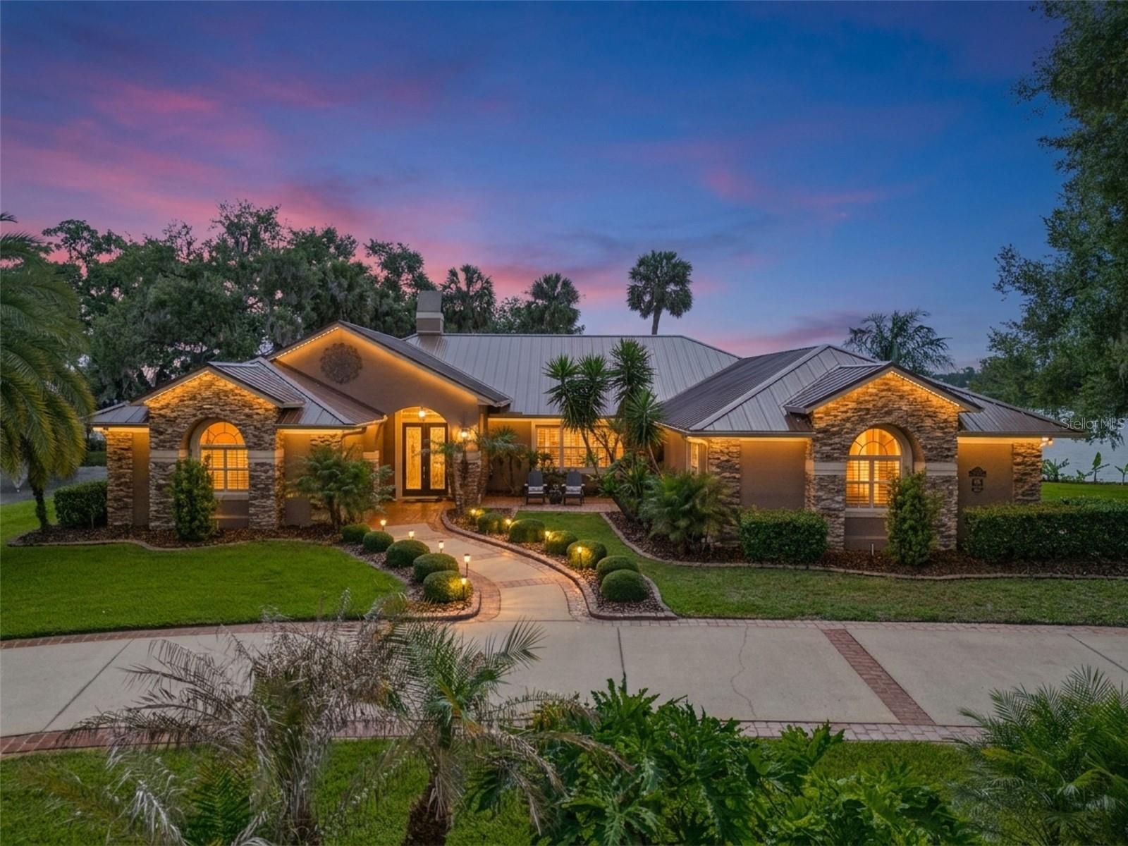 29650 SQUIRREL POINT RD, TAVARES, FL