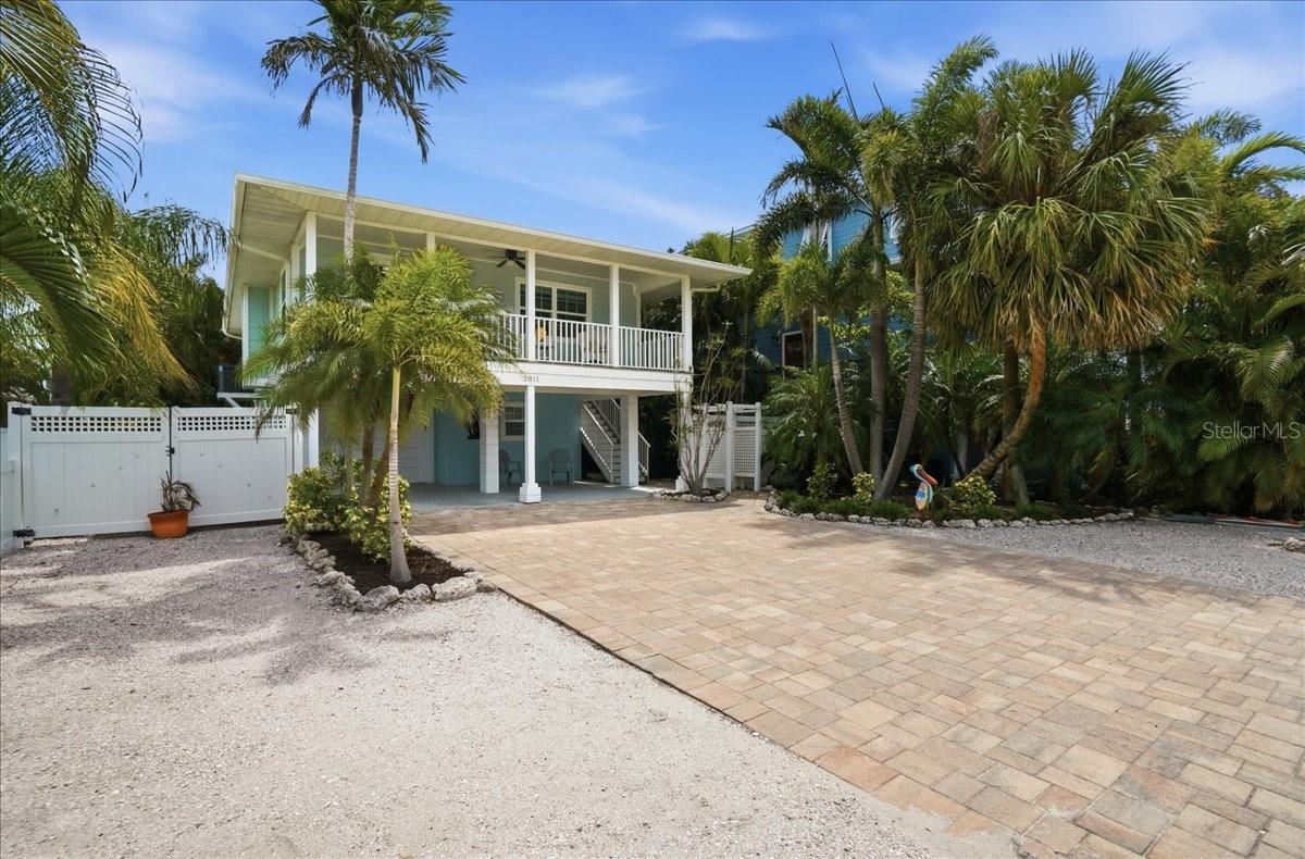 2811 GULF DR, HOLMES BEACH, FL — photo 2