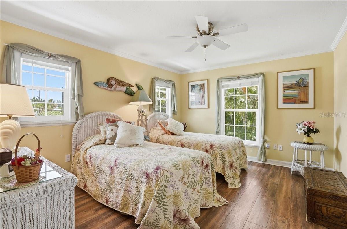 2811 GULF DR, HOLMES BEACH, FL — photo 25