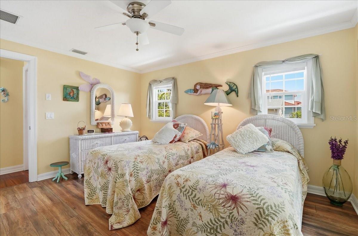 2811 GULF DR, HOLMES BEACH, FL — photo 27