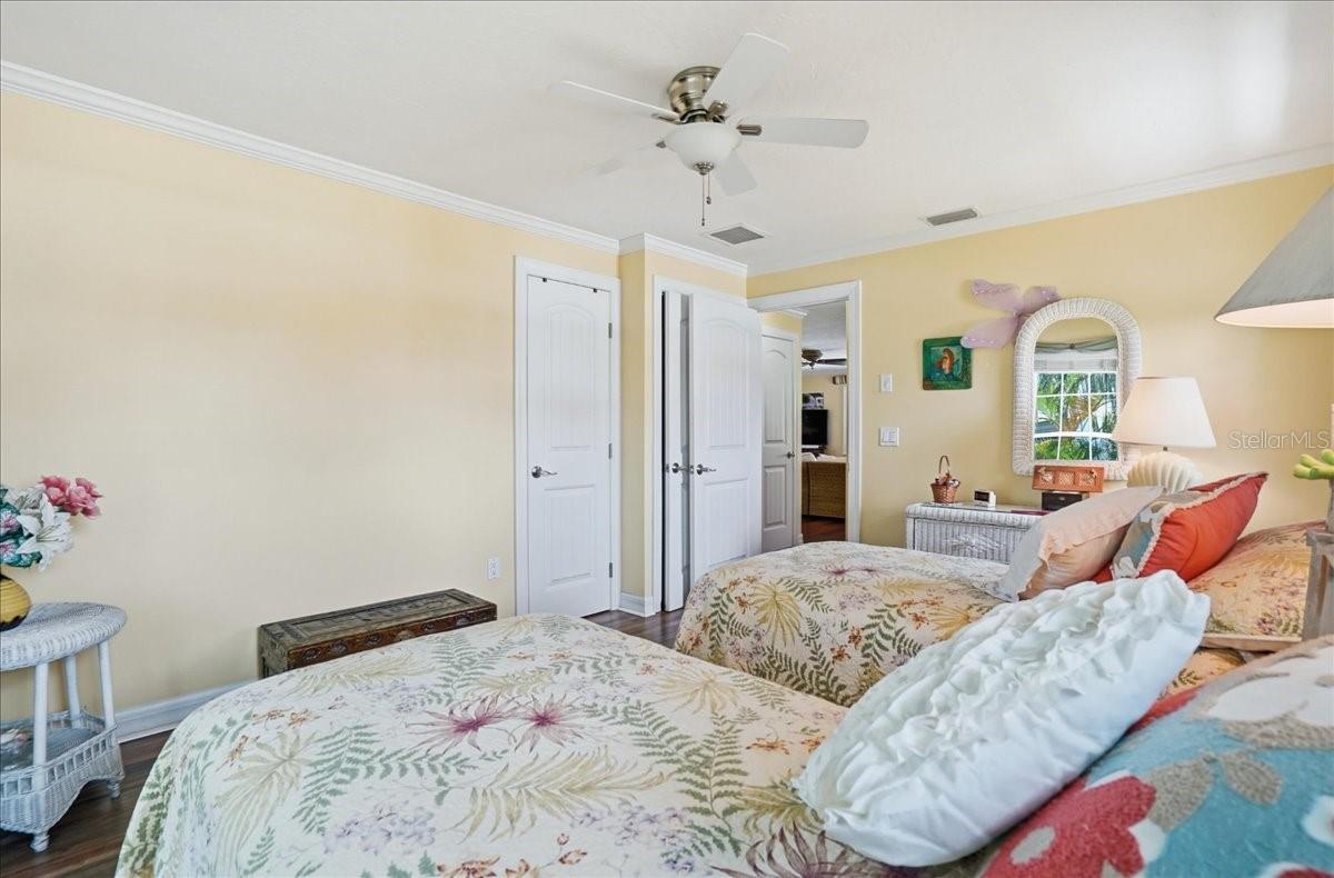 2811 GULF DR, HOLMES BEACH, FL — photo 28