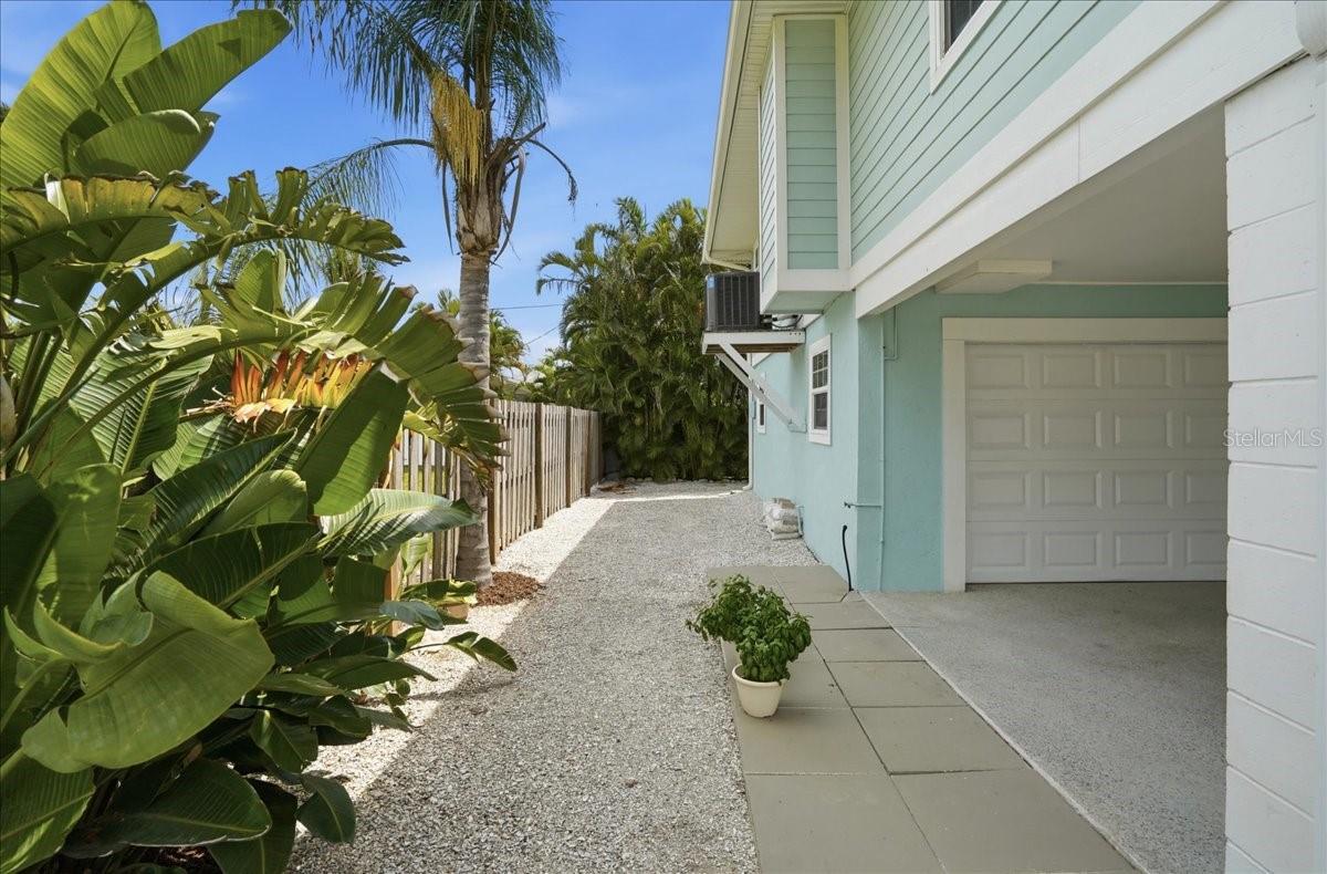 2811 GULF DR, HOLMES BEACH, FL — photo 39