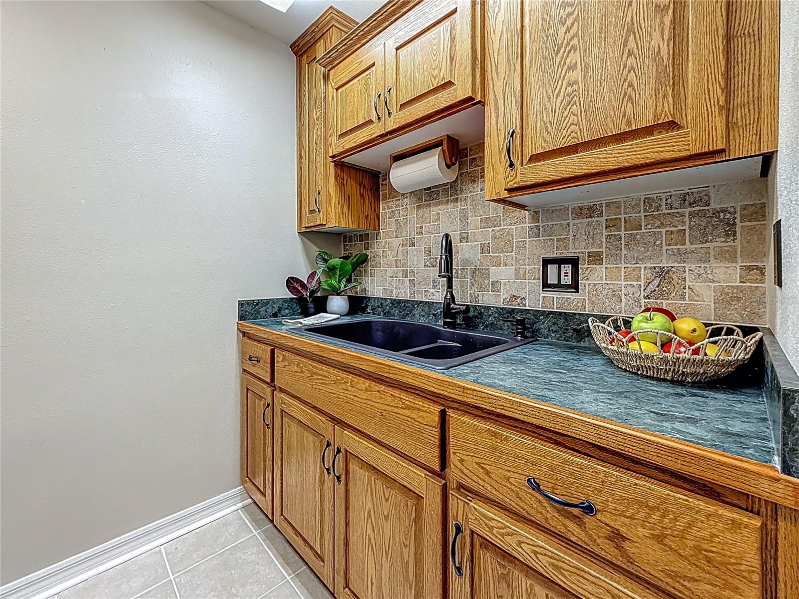 2442 ENTERPRISE RD #6, CLEARWATER, FL — photo 16