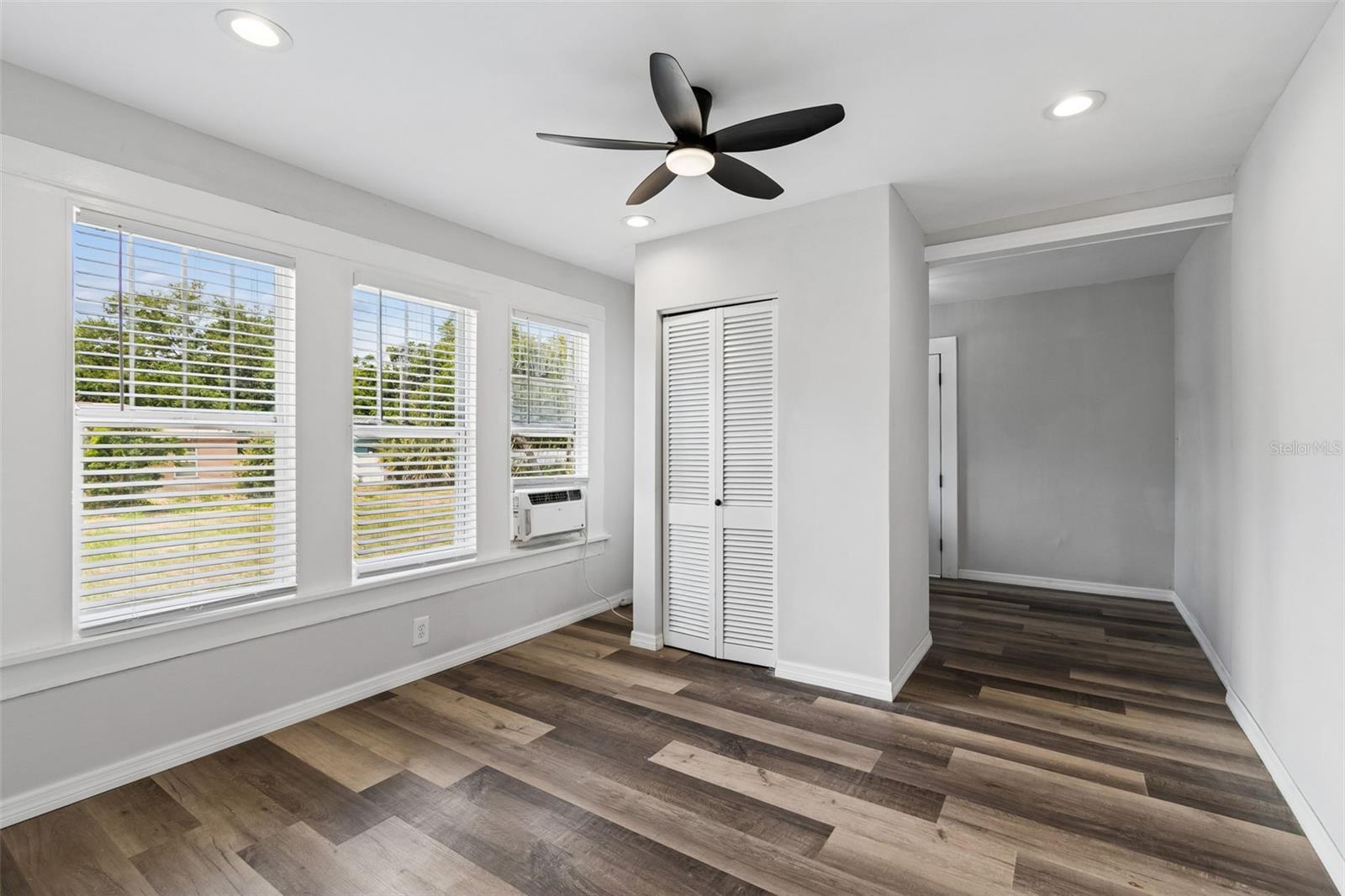 4105 18TH AVE S, ST PETERSBURG, FL — photo 43