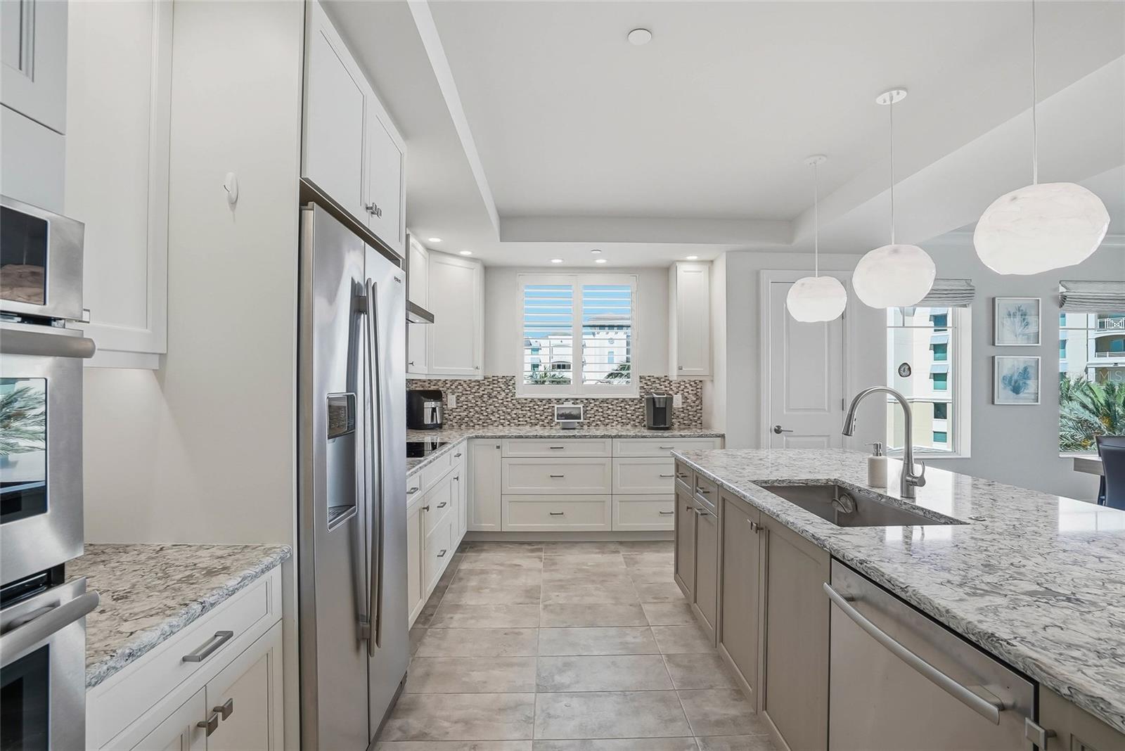 650 COLLANY RD #401, TIERRA VERDE, FL — photo 12