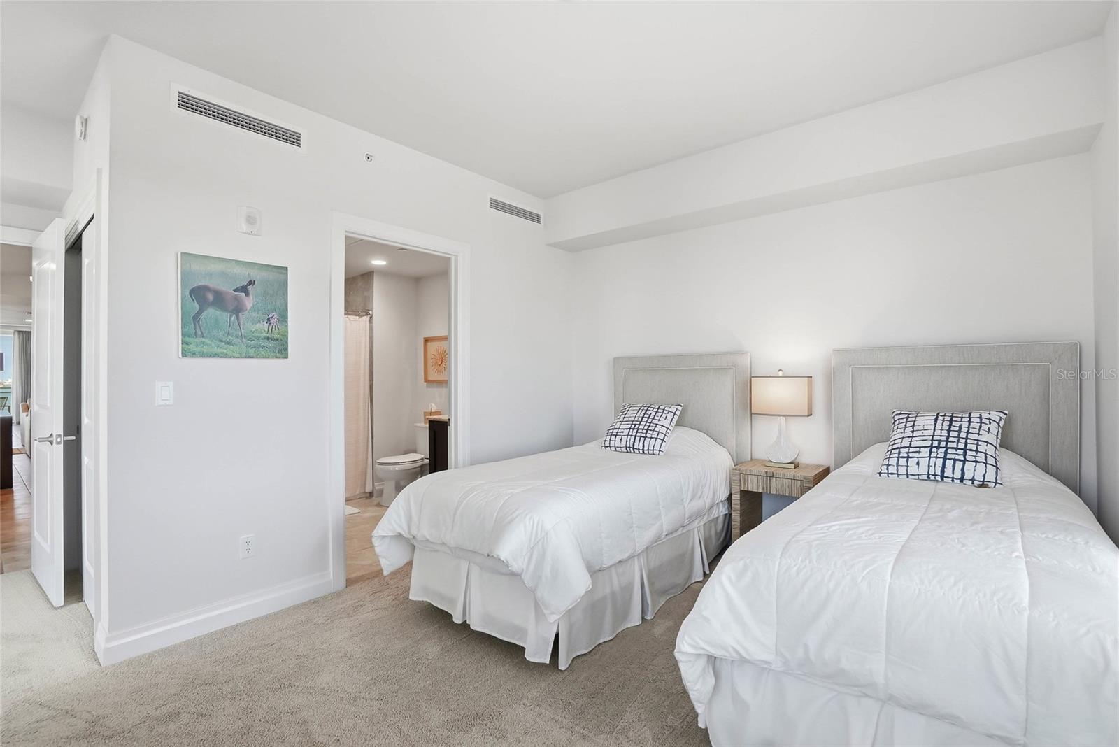 650 COLLANY RD #401, TIERRA VERDE, FL — photo 33