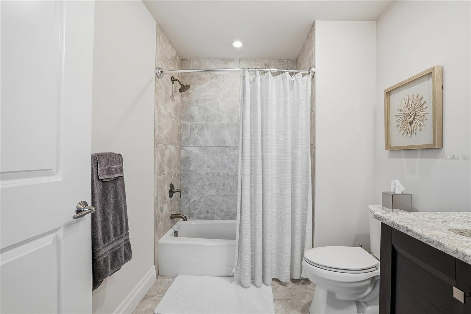 650 COLLANY RD #401, TIERRA VERDE, FL — photo 36