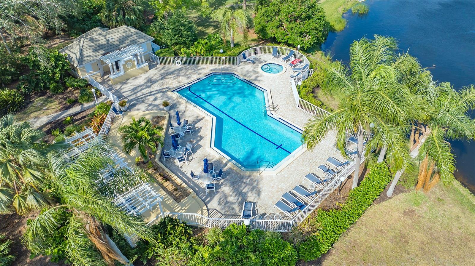 8009 HAMPTON CT, UNIVERSITY PARK, FL — photo 36