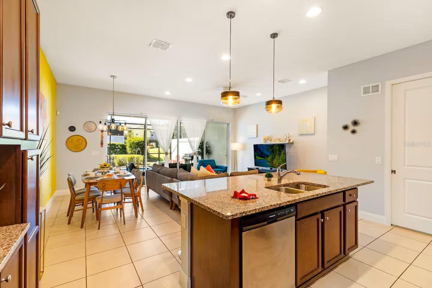 313 CAPTIVA DR, DAVENPORT, FL — photo 2