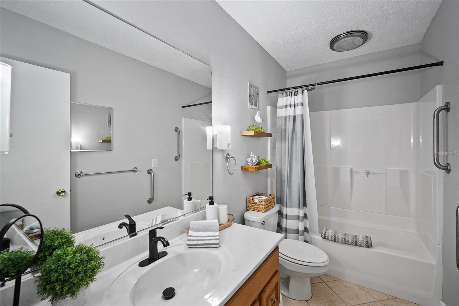 380 BASE AVE E #202, VENICE, FL — photo 12