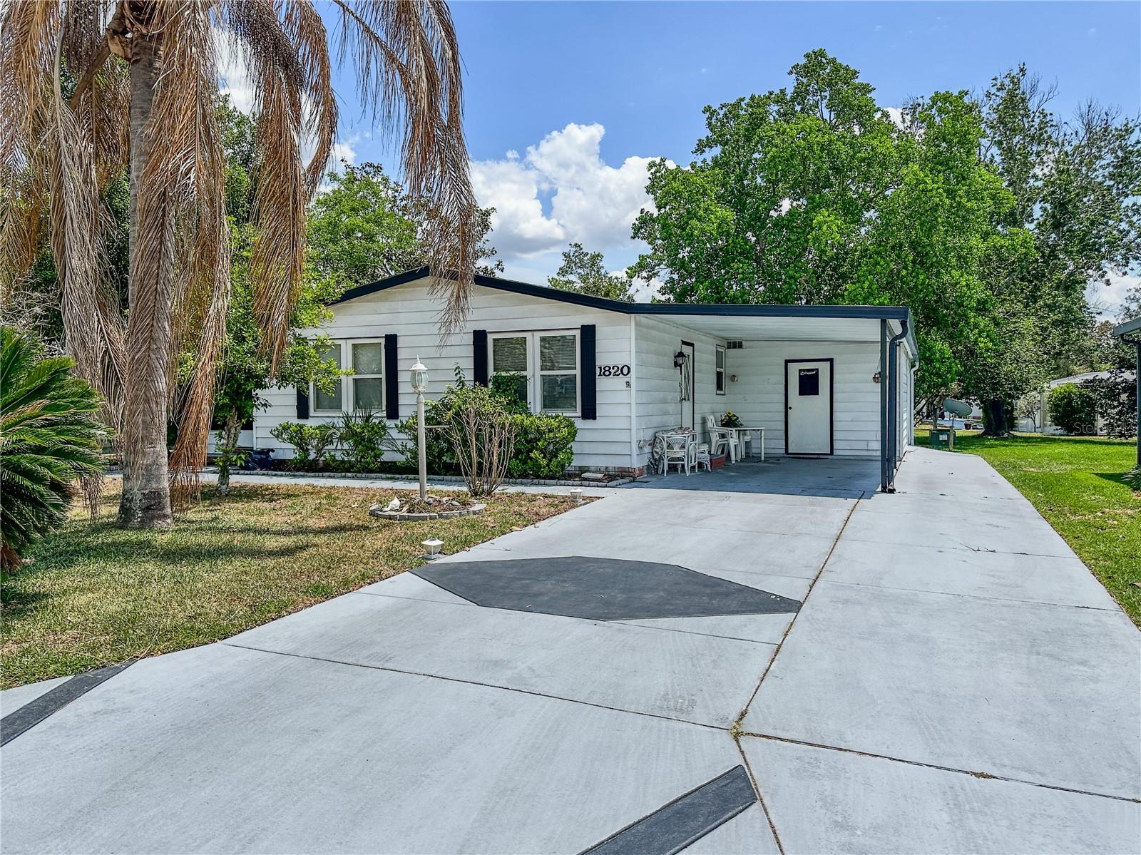 1820 W SCHWARTZ BLVD, LADY LAKE, FL