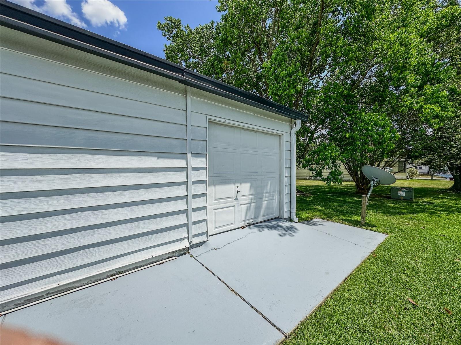1820 W SCHWARTZ BLVD, LADY LAKE, FL — photo 18