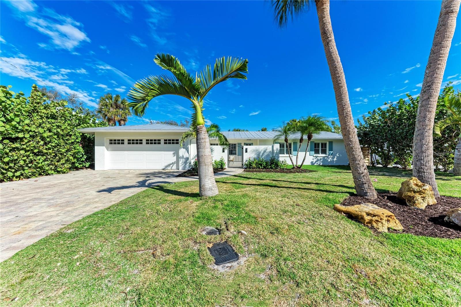 431 ISLAND CIR, SARASOTA, FL — photo 3
