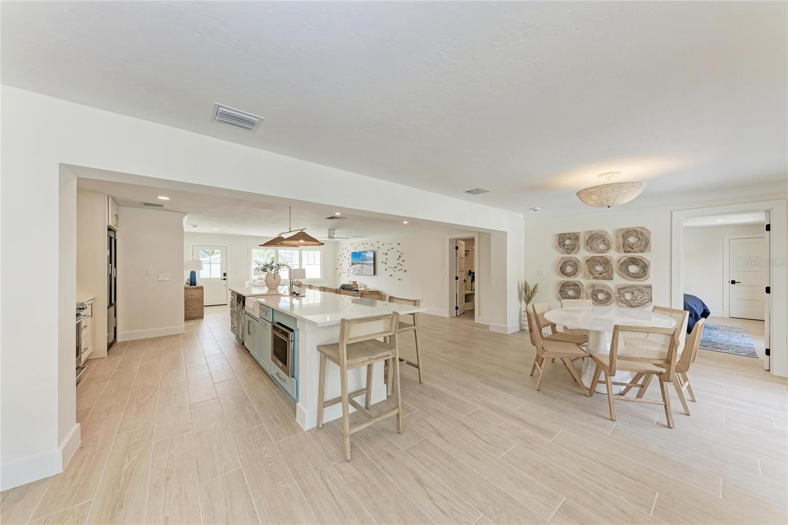 431 ISLAND CIR, SARASOTA, FL — photo 15
