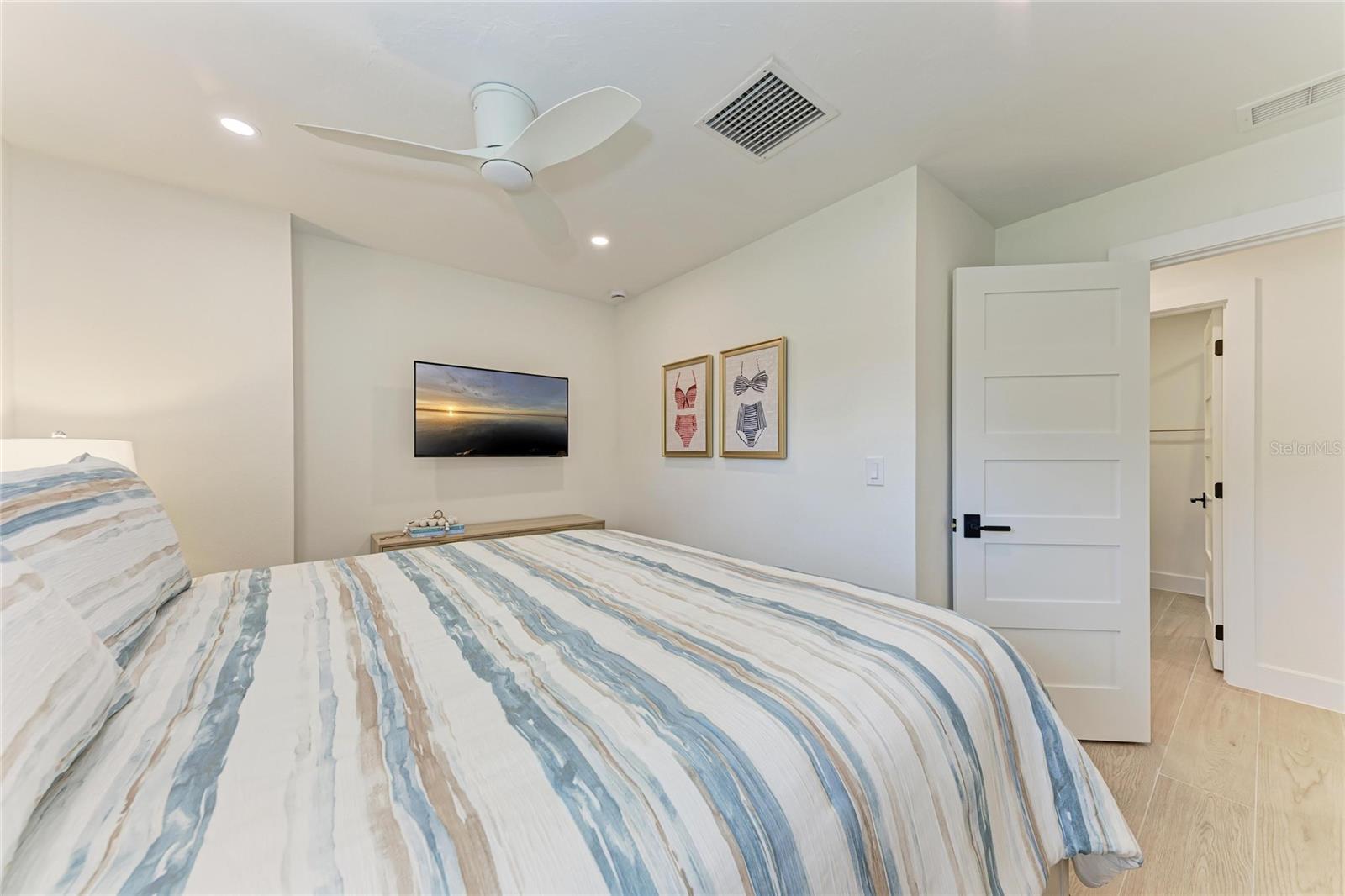 431 ISLAND CIR, SARASOTA, FL — photo 33