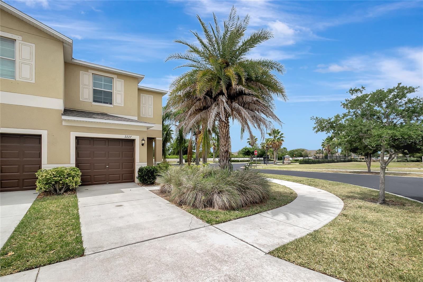 2227 GOLDEN FALCON DR, RUSKIN, FL — photo 2
