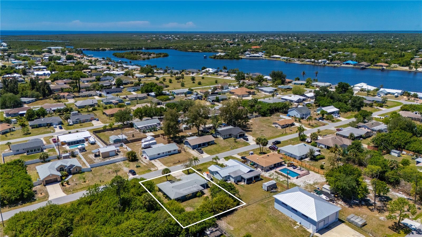 540 GROVE AVE NW, PORT CHARLOTTE, FL — photo 4