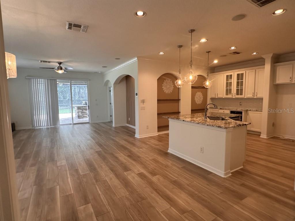 11107 GREEN PARK CIR, TAMPA, FL — photo 5