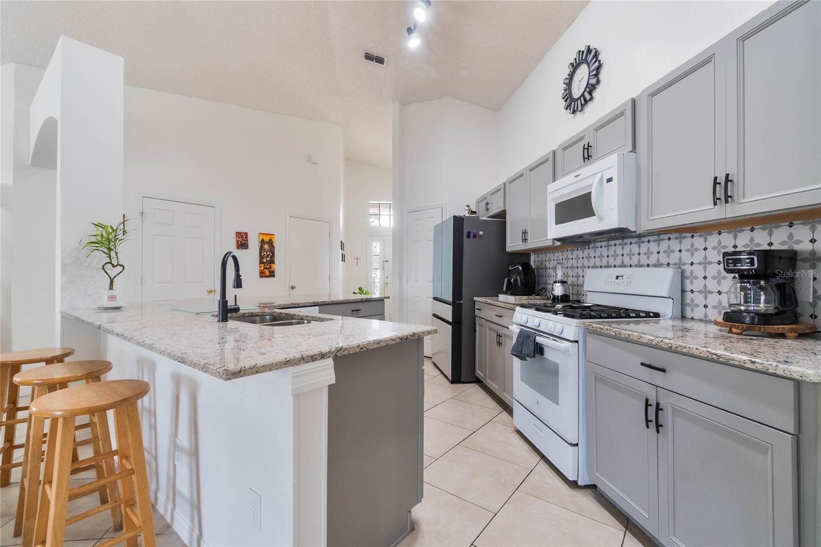 640 LADY DIANA DR, DAVENPORT, FL — photo 4