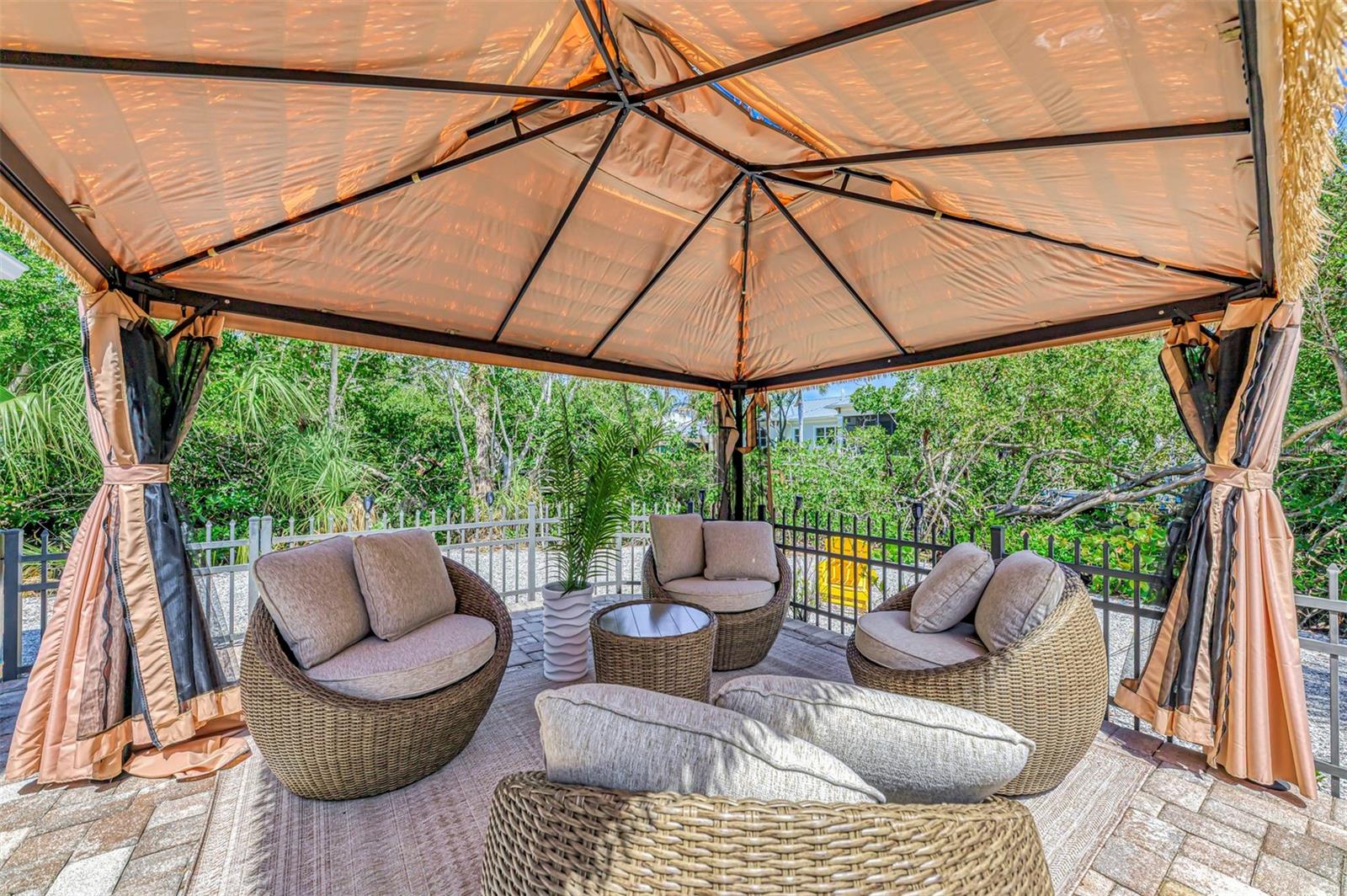 307 AVENIDA DE PARADISIO, SARASOTA, FL — photo 45