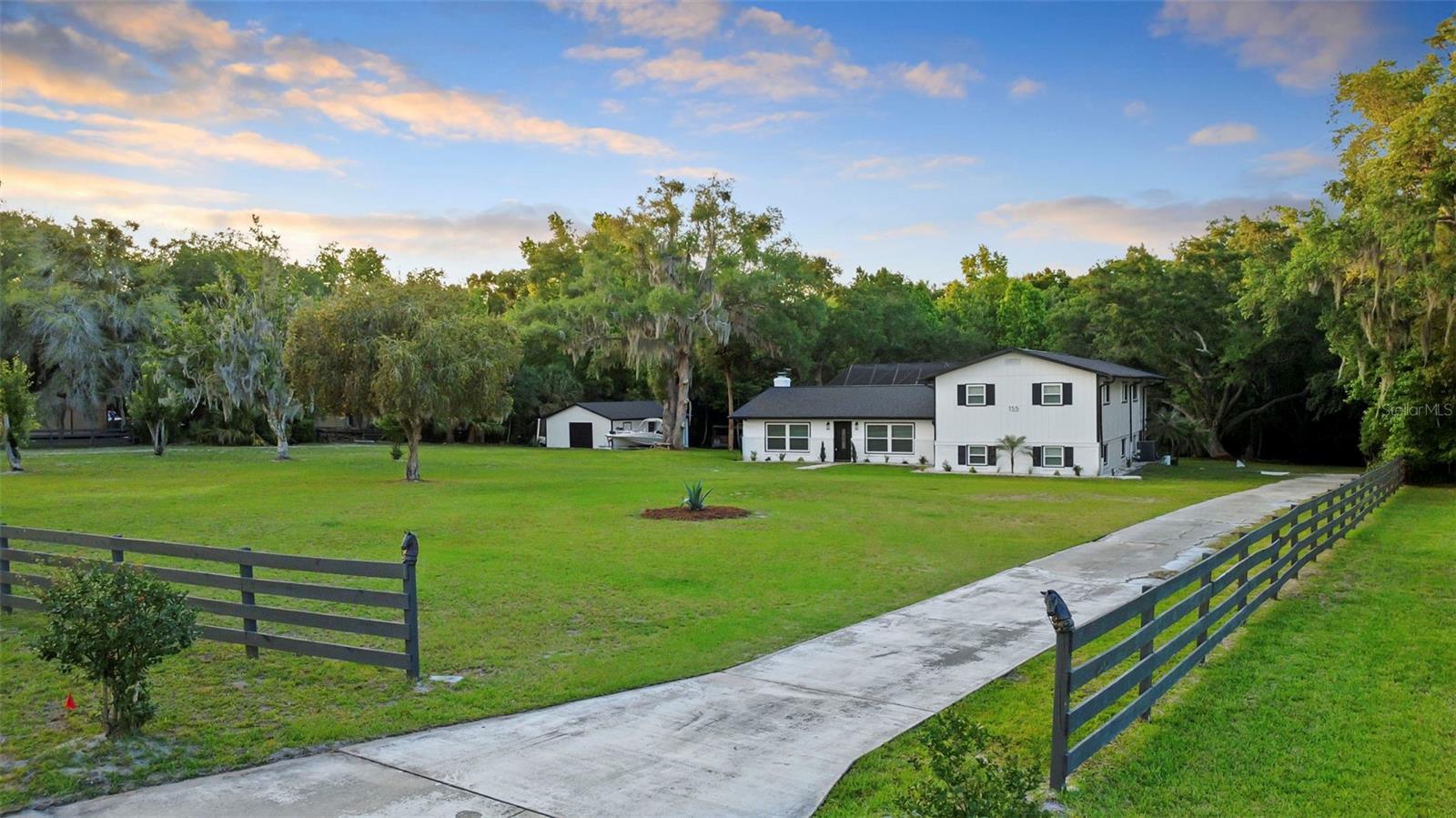 155 E COUNTRY CIRCLE DR E, PORT ORANGE, FL