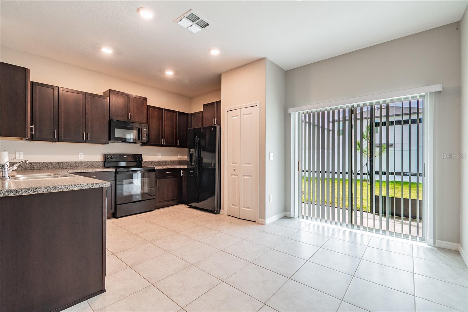7221 SWEET ALYSSUM CT, TAMPA, FL — photo 3