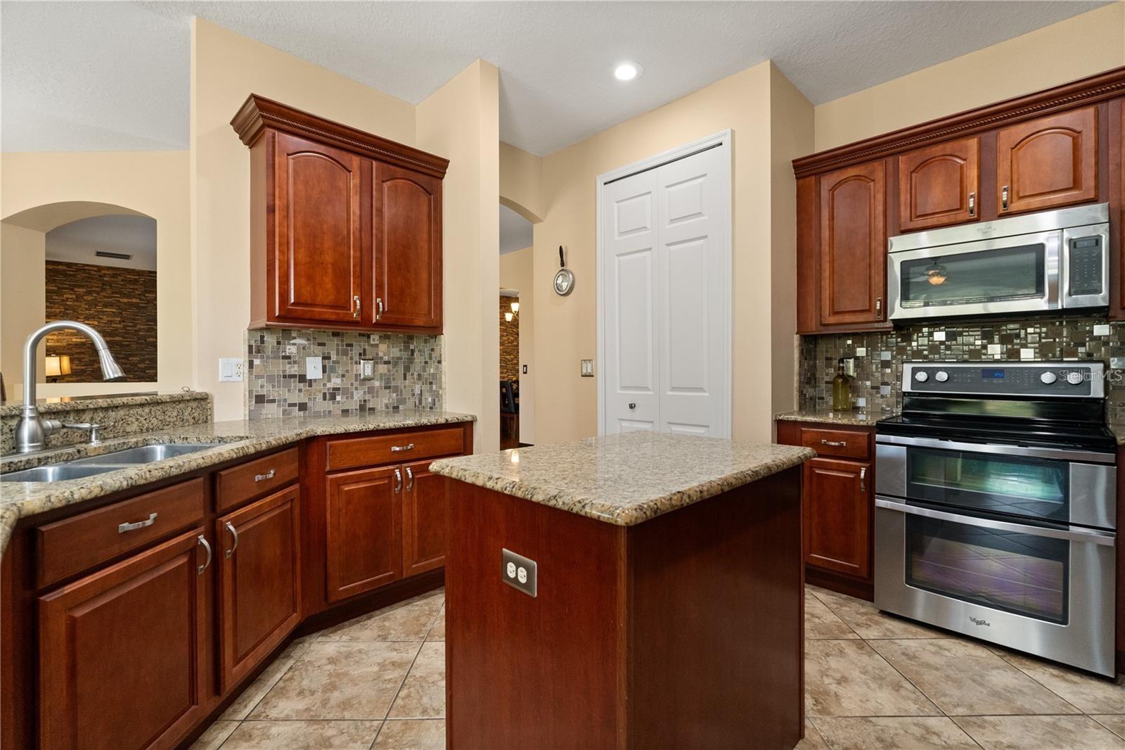 3759 EAGLE ISLE CIR, KISSIMMEE, FL — photo 8