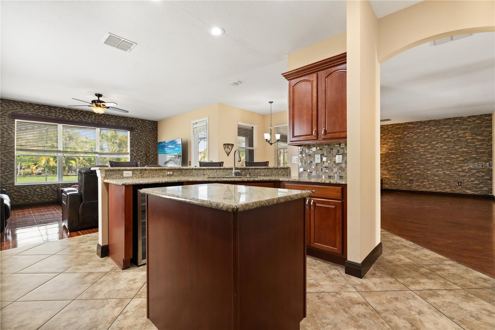 3759 EAGLE ISLE CIR, KISSIMMEE, FL — photo 9