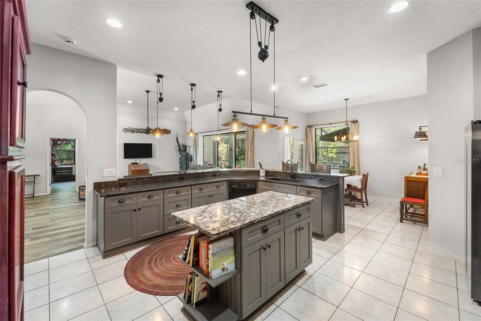 1012 KINGSBOROUGH GARDENS CT, LUTZ, FL — photo 9