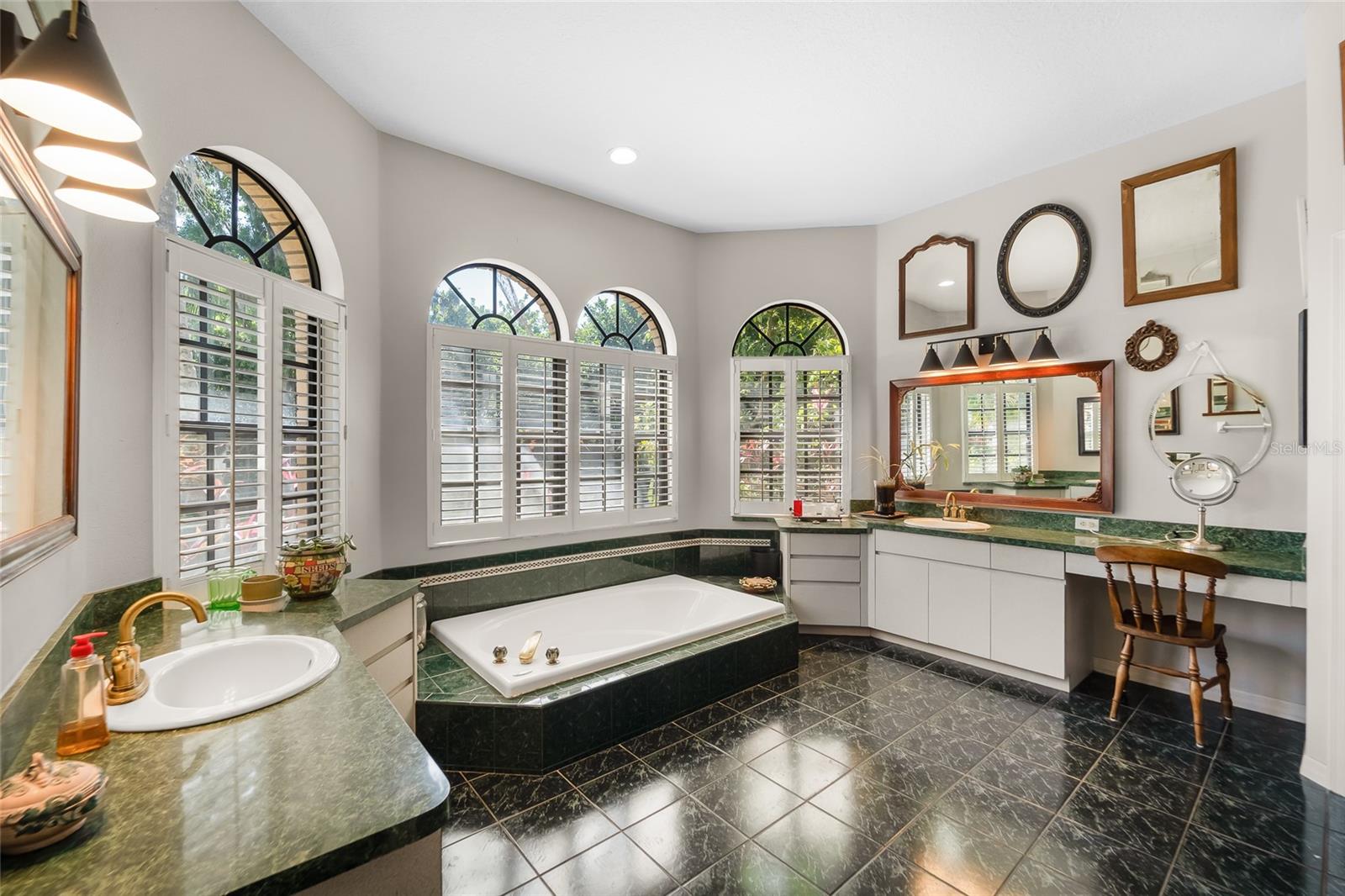 1012 KINGSBOROUGH GARDENS CT, LUTZ, FL — photo 17