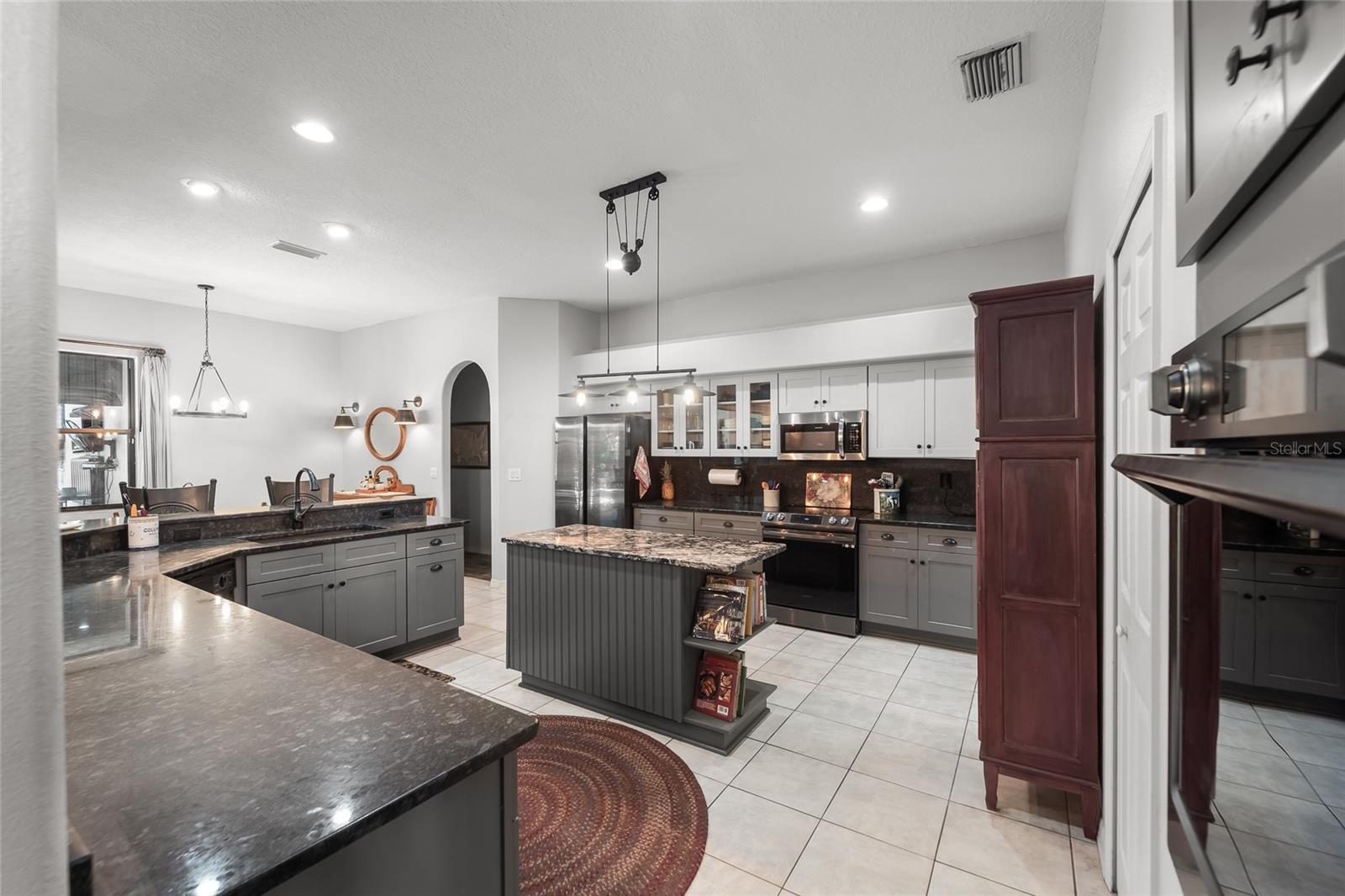 1012 KINGSBOROUGH GARDENS CT, LUTZ, FL — photo 31