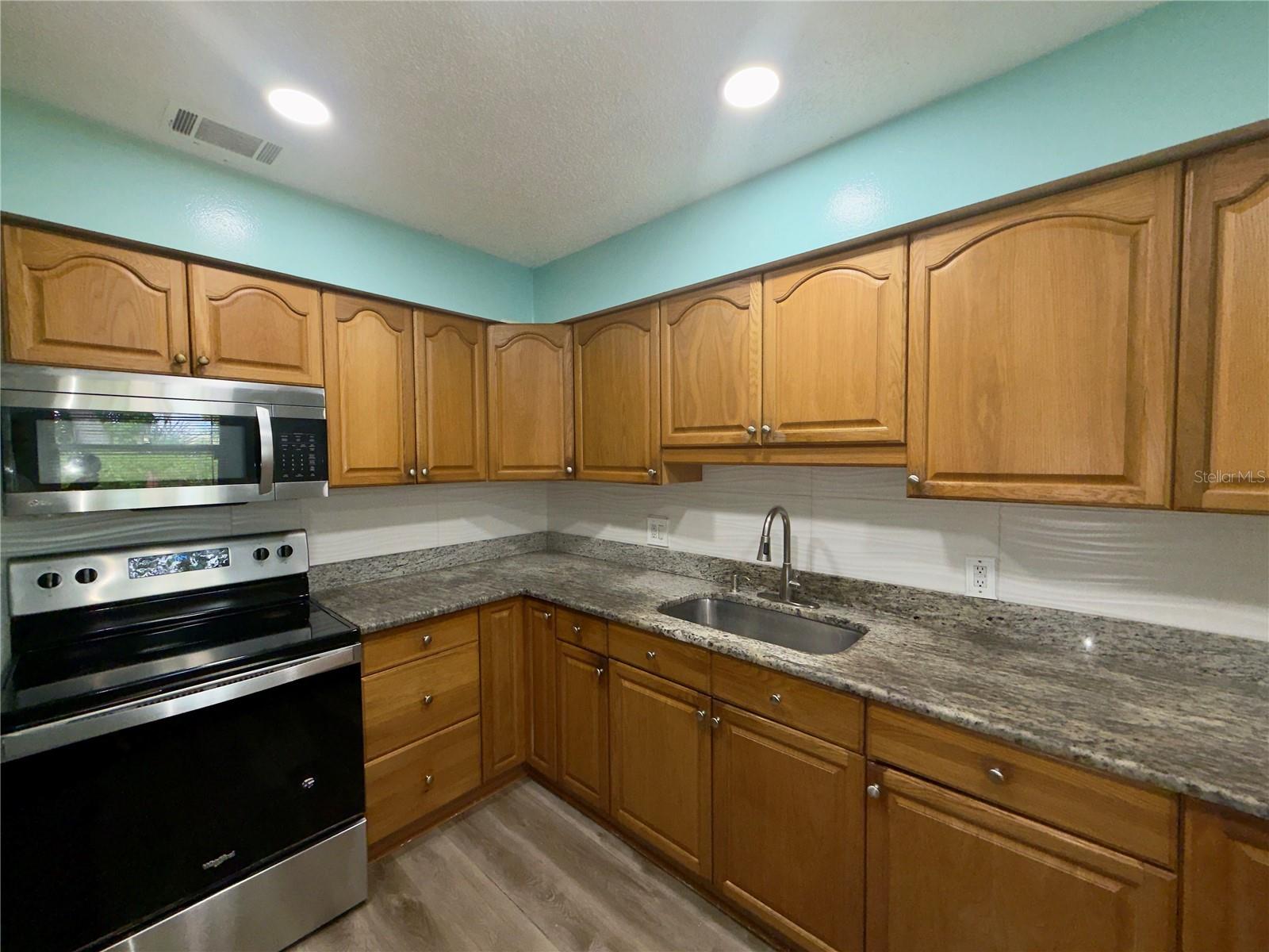 9805 LILY ST N #9805, PINELLAS PARK, FL — photo 8