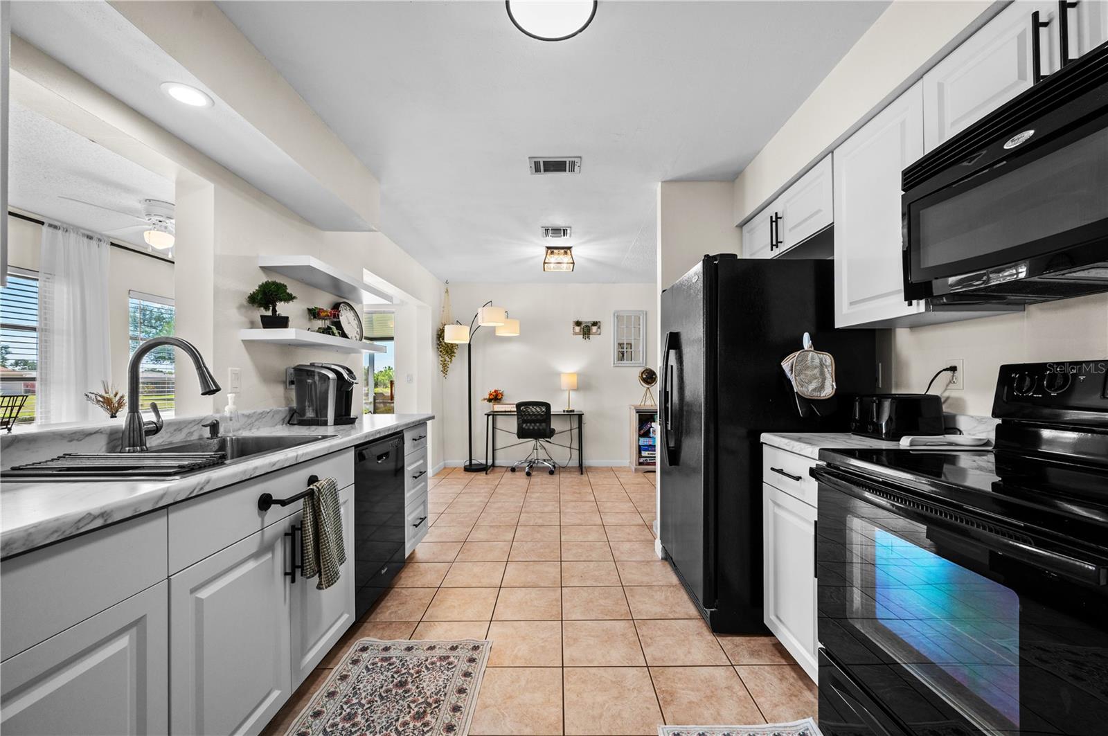 182 BOUNDARY BLVD #B, ROTONDA WEST, FL — photo 51
