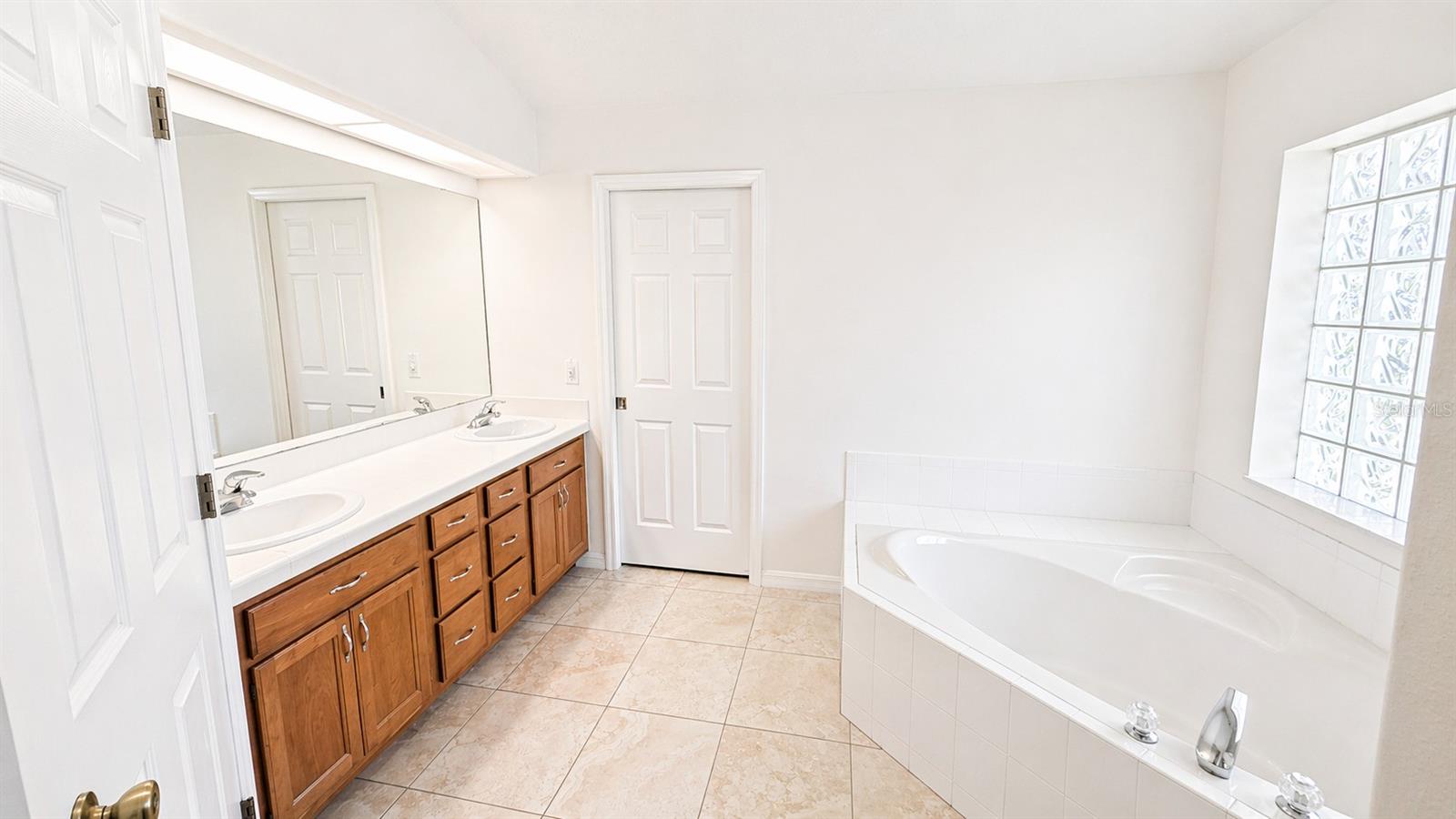 5277 INDIAN OCEAN LOOP, TAVARES, FL — photo 43