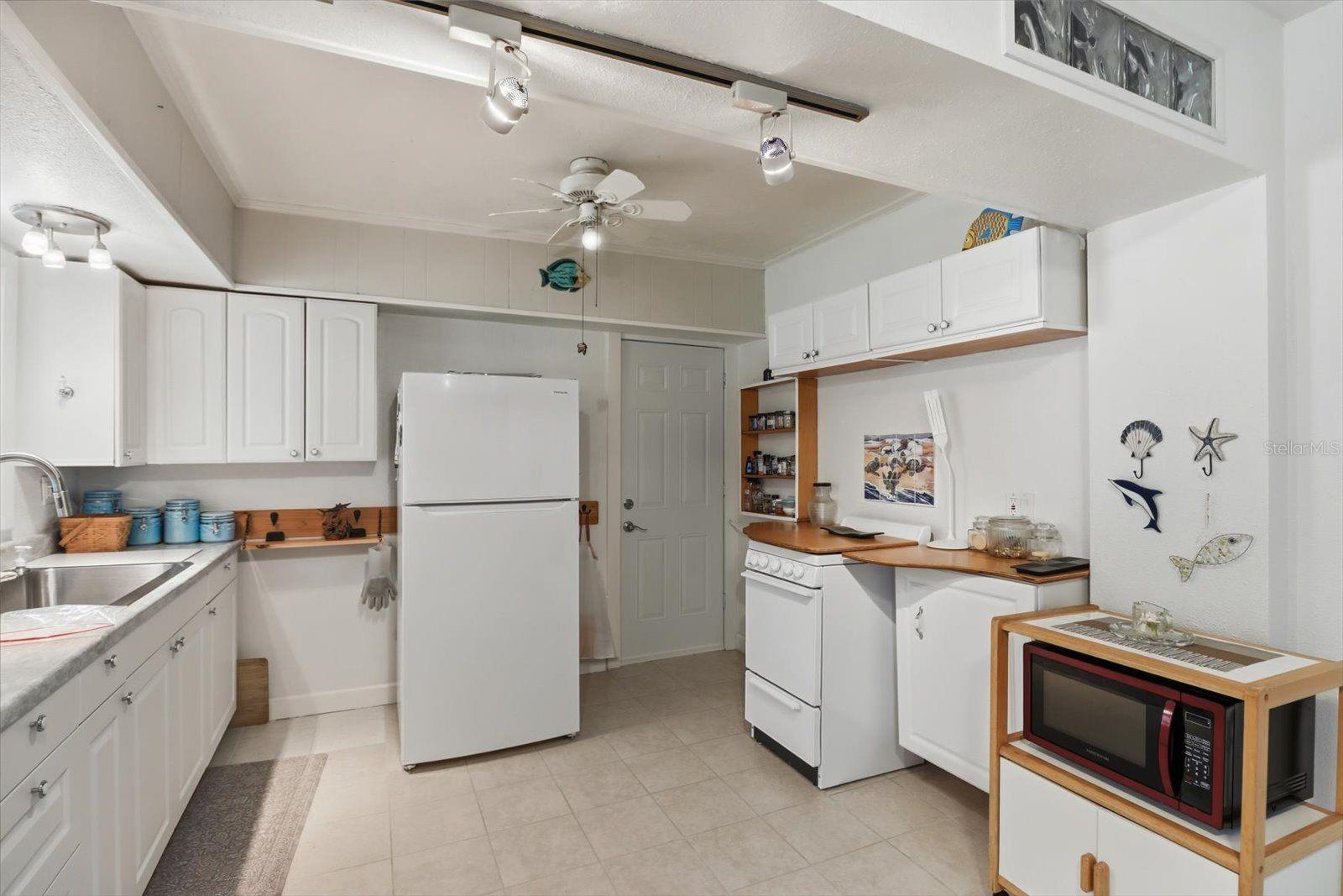 8896 W WHITE DOGWOOD DR, HOMOSASSA, FL — photo 10