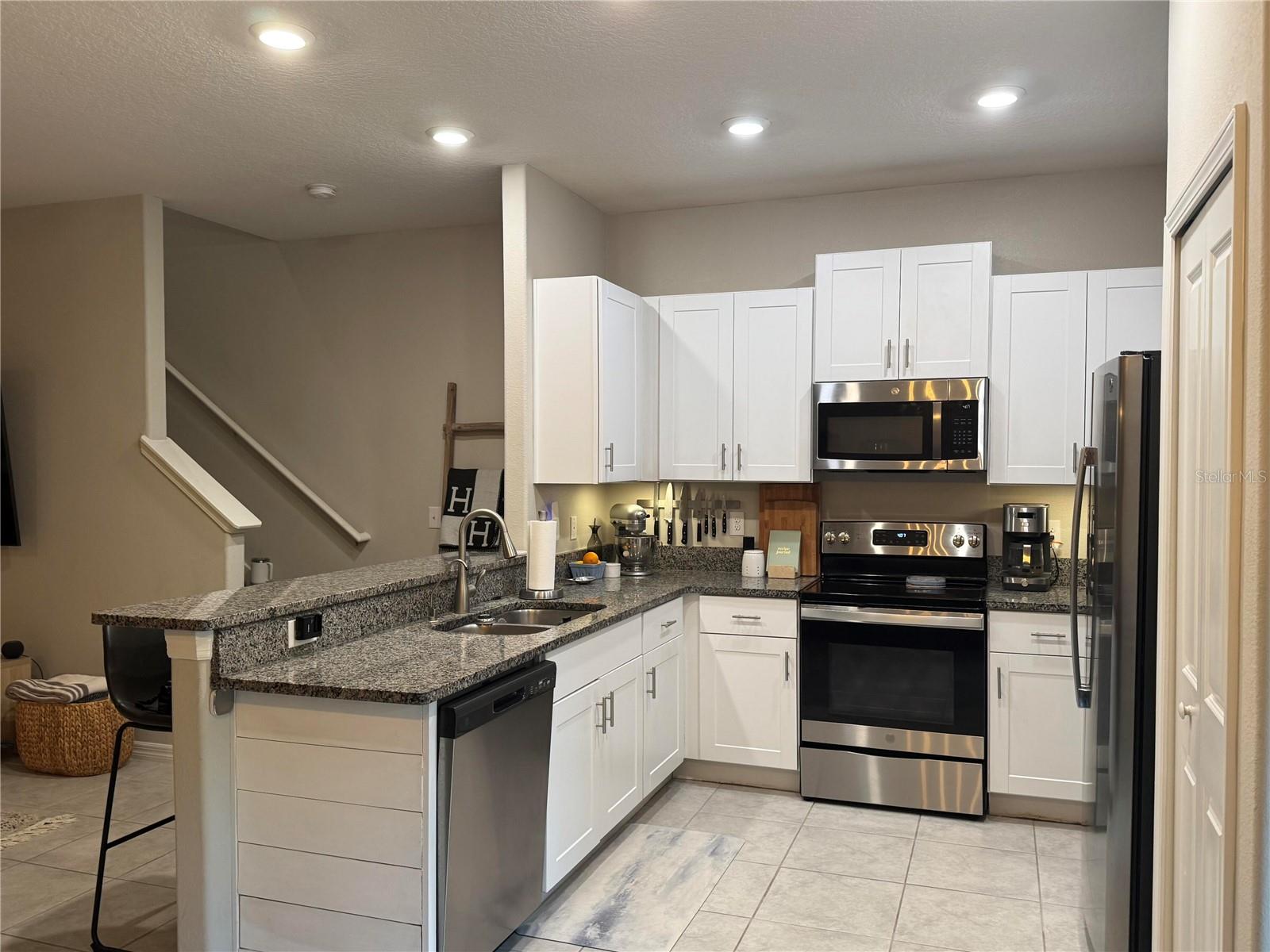 9640 PEMBROOKE PINES DR, SUN CITY CENTER, FL — photo 4