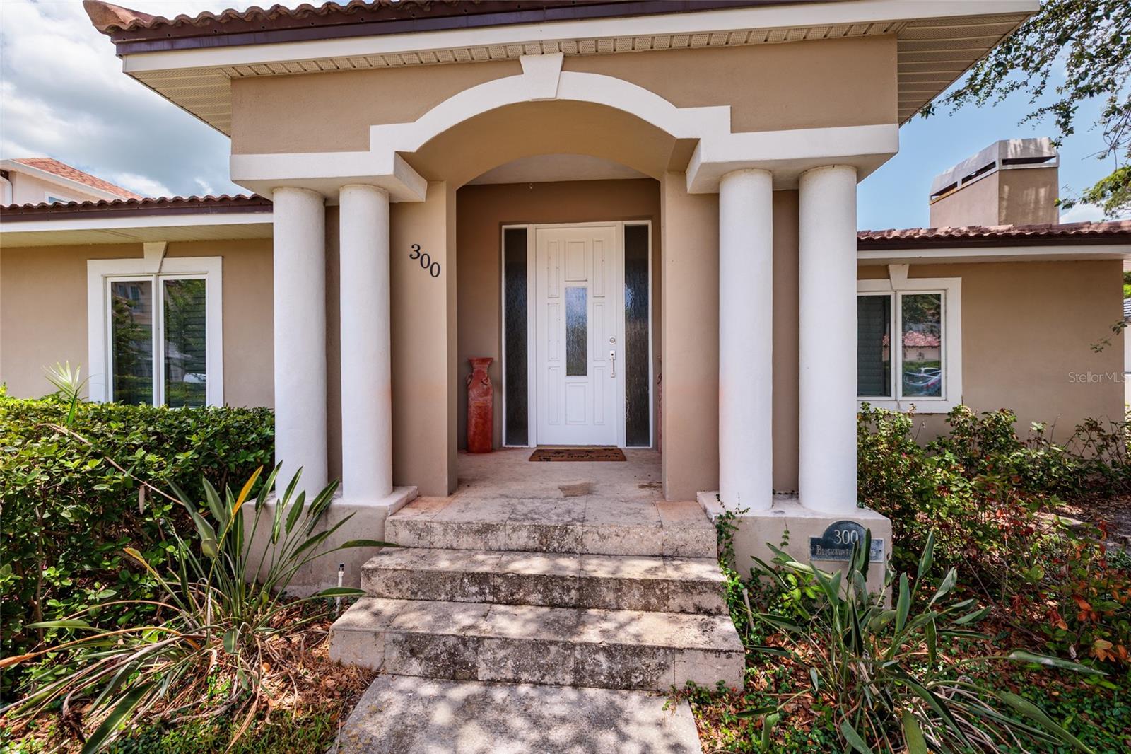 300 BRIGHTWATERS BLVD NE, ST PETERSBURG, FL — photo 2