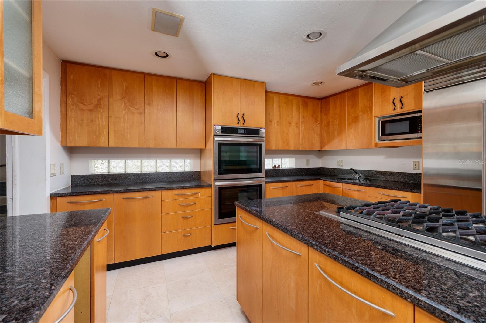 300 BRIGHTWATERS BLVD NE, ST PETERSBURG, FL — photo 14