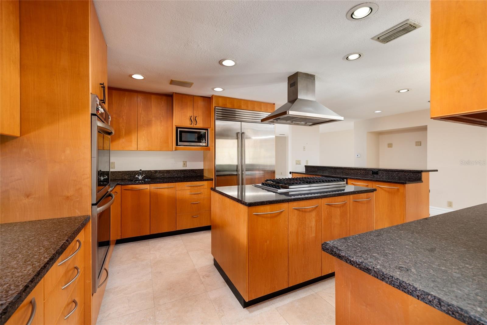 300 BRIGHTWATERS BLVD NE, ST PETERSBURG, FL — photo 17