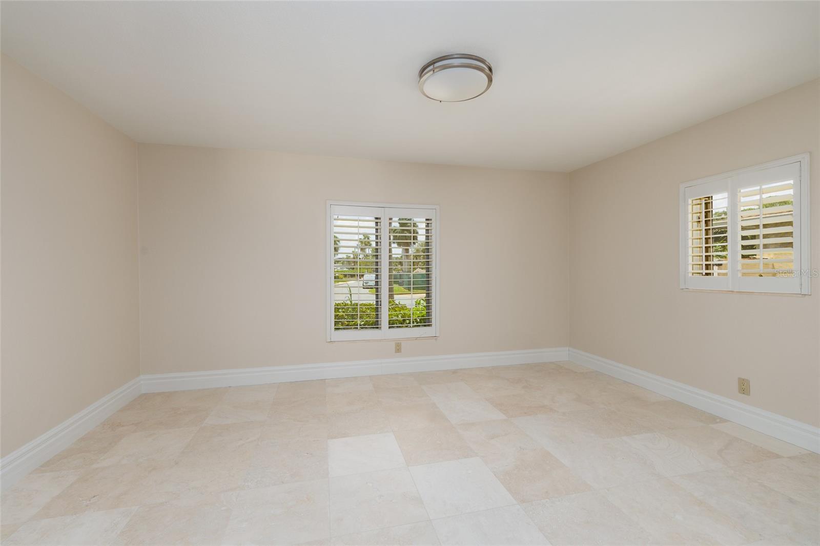 300 BRIGHTWATERS BLVD NE, ST PETERSBURG, FL — photo 32