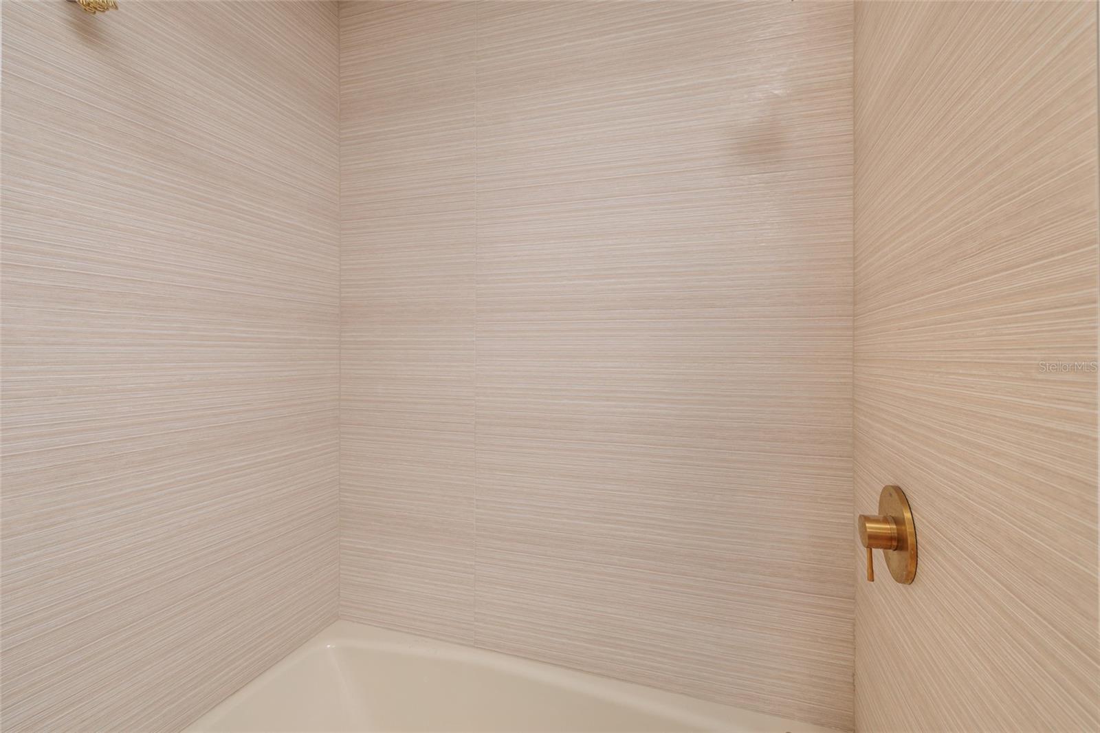 300 BRIGHTWATERS BLVD NE, ST PETERSBURG, FL — photo 35