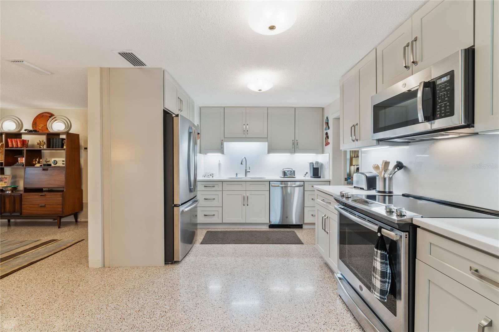 809 E 15TH AVE, NEW SMYRNA BEACH, FL — photo 11