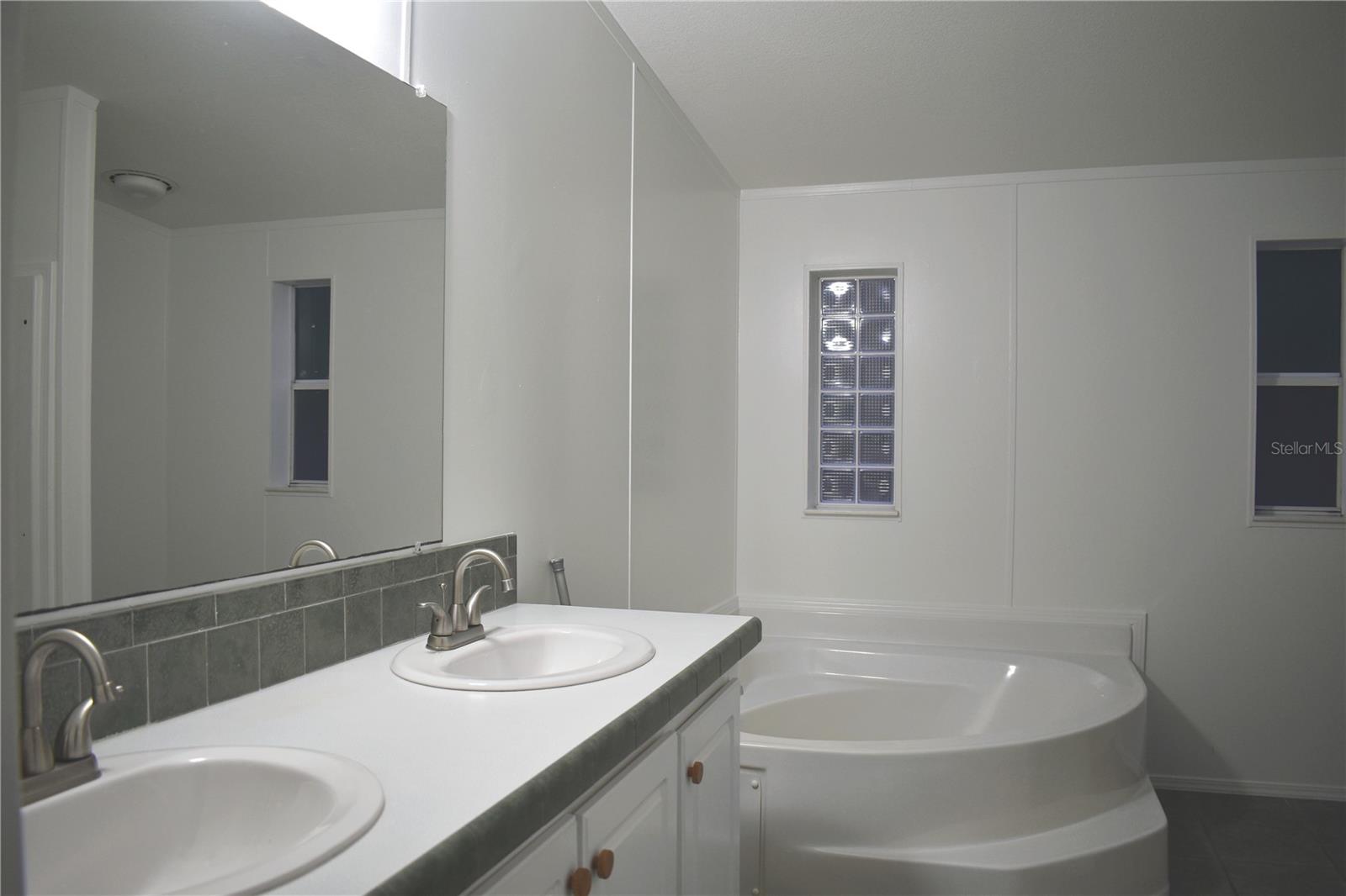 8231 NE 111TH ST, BRONSON, FL — photo 10