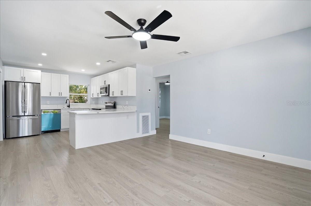761 29TH AVE S, ST PETERSBURG, FL — photo 4