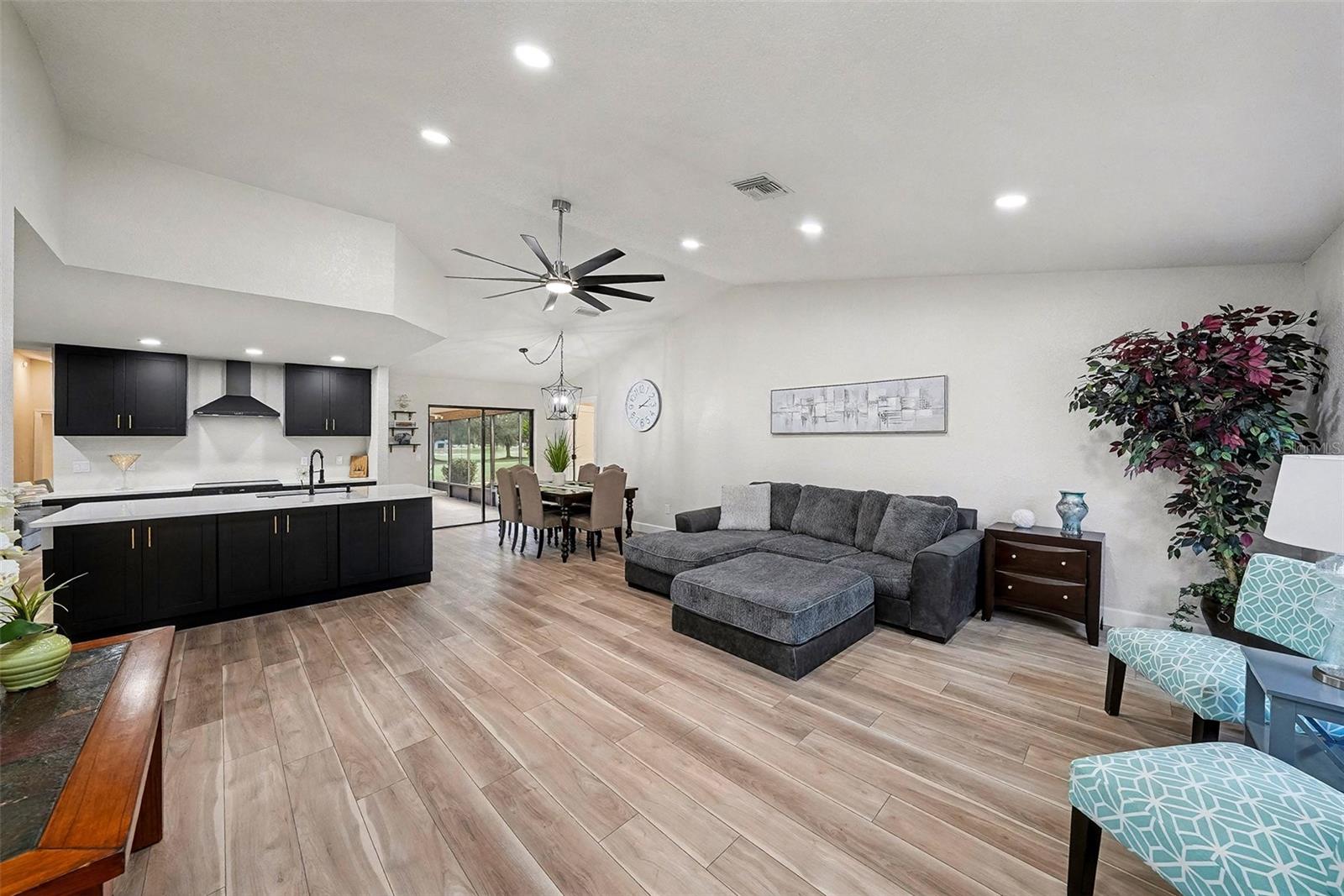 11325 GLENMONT DR, TAMPA, FL — photo 2